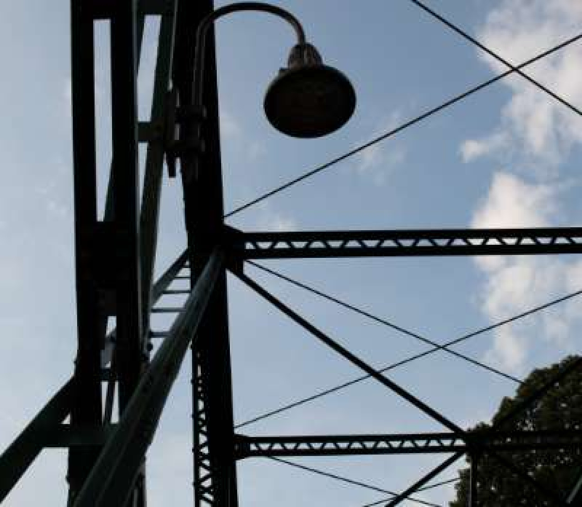 Bridge lamp post